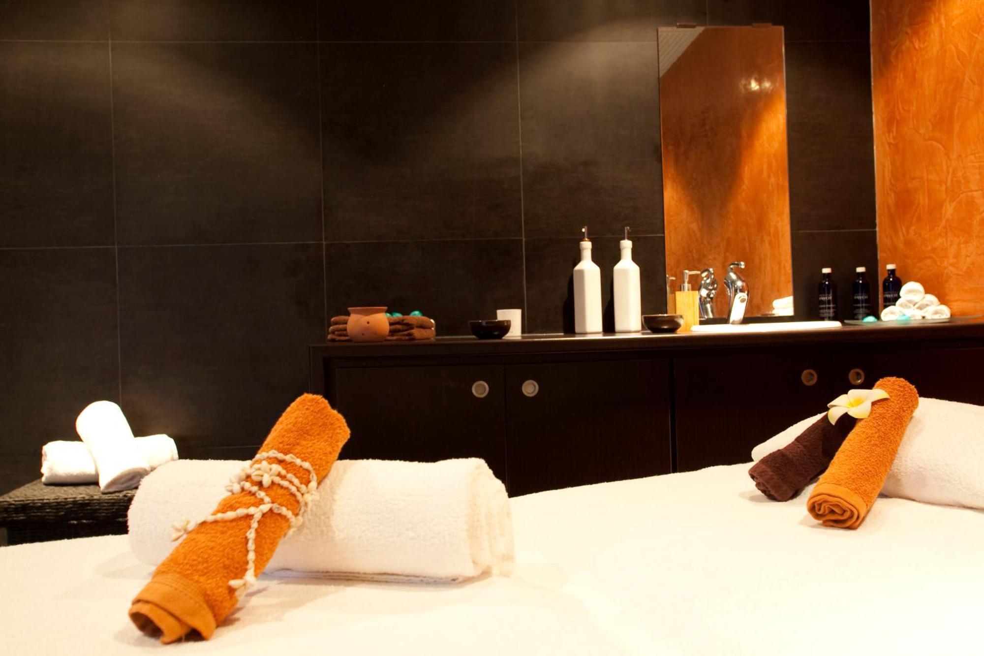 Mahogany Hotel Residence & Spa เลอโกซิเยร์ ภายนอก รูปภาพ